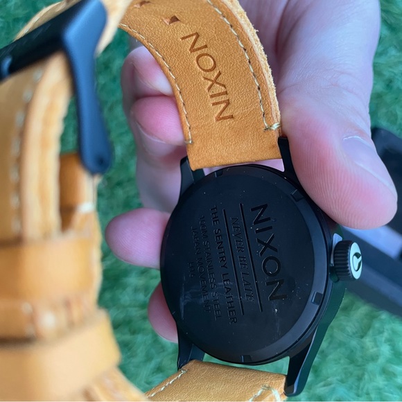 Nixon - Sentry Leather Watch - Picture 4 of 4